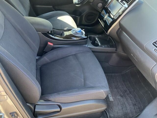 Серый Ниссан Лиф, объемом двигателя 0 л и пробегом 160 тыс. км за 6490 $, фото 7 на Automoto.ua