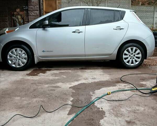 Серый Ниссан Лиф, объемом двигателя 0 л и пробегом 122 тыс. км за 6900 $, фото 5 на Automoto.ua