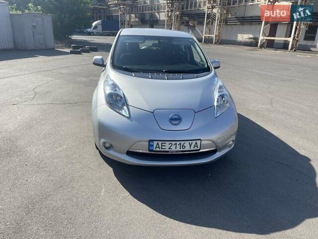 Сірий Ніссан Ліф, об'ємом двигуна 0 л та пробігом 107 тис. км за 7200 $, фото 5 на Automoto.ua