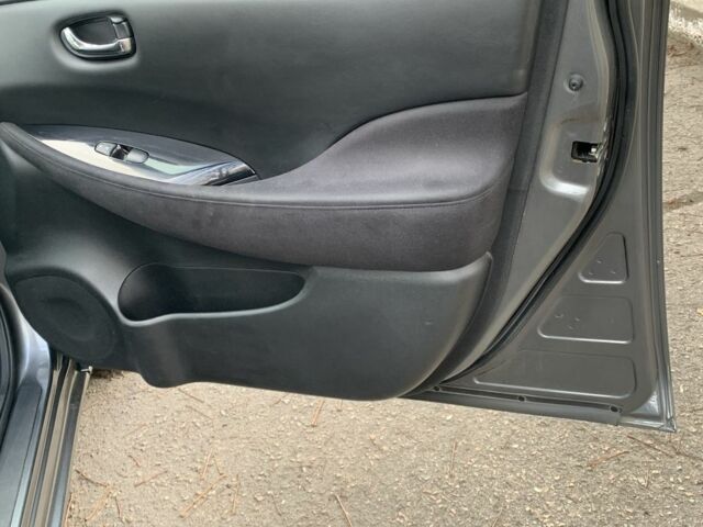 Серый Ниссан Лиф, объемом двигателя 0 л и пробегом 153 тыс. км за 7600 $, фото 4 на Automoto.ua