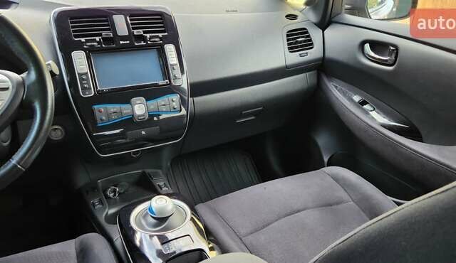 Серый Ниссан Лиф, объемом двигателя 0 л и пробегом 120 тыс. км за 6550 $, фото 25 на Automoto.ua