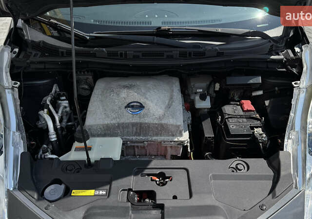 Серый Ниссан Лиф, объемом двигателя 0 л и пробегом 137 тыс. км за 6900 $, фото 21 на Automoto.ua