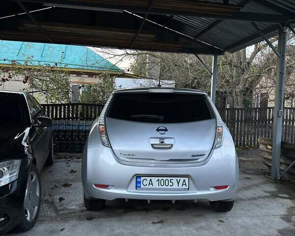 Сірий Ніссан Ліф, об'ємом двигуна 0 л та пробігом 122 тис. км за 8000 $, фото 16 на Automoto.ua
