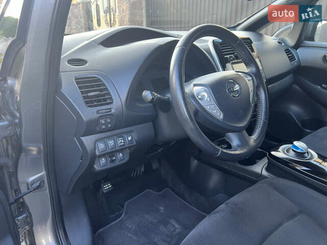 Ниссан Лиф 2014 в Черновцах на Automoto.ua Серый Ниссан Лиф, объемом двигателя 0 л и пробегом 83 тыс. км за 5900 $, фото 23 на Automoto.ua