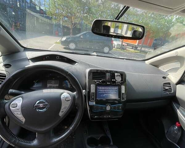 Серый Ниссан Лиф, объемом двигателя 0 л и пробегом 209 тыс. км за 8200 $, фото 7 на Automoto.ua