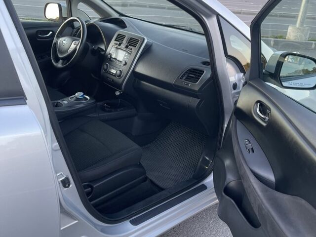 Сірий Ніссан Ліф, об'ємом двигуна 0 л та пробігом 125 тис. км за 8800 $, фото 7 на Automoto.ua