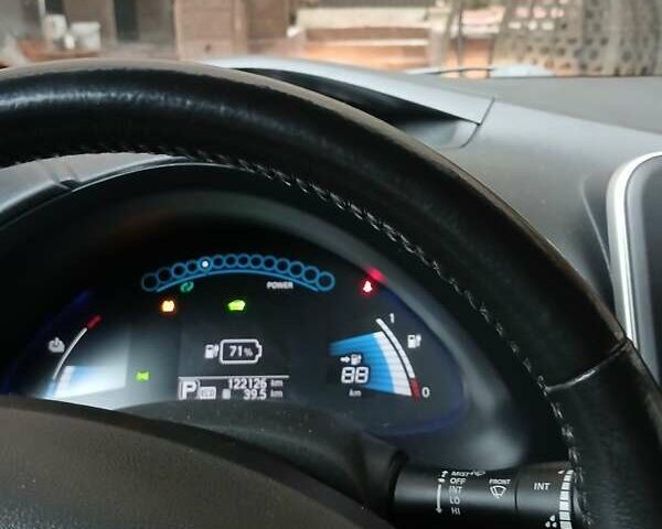 Серый Ниссан Лиф, объемом двигателя 0 л и пробегом 122 тыс. км за 6900 $, фото 10 на Automoto.ua