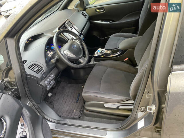 Серый Ниссан Лиф, объемом двигателя 0 л и пробегом 129 тыс. км за 6699 $, фото 16 на Automoto.ua