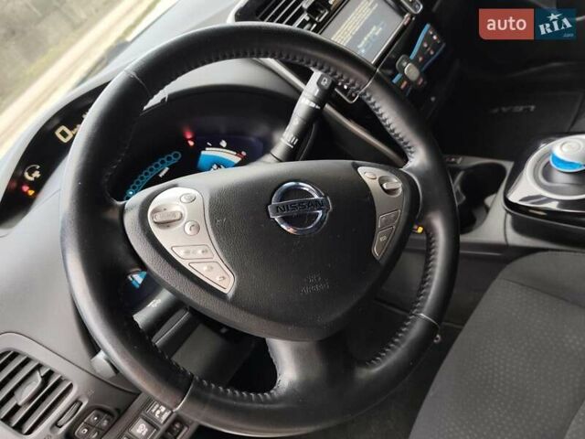 Серый Ниссан Лиф, объемом двигателя 0 л и пробегом 100 тыс. км за 5999 $, фото 34 на Automoto.ua