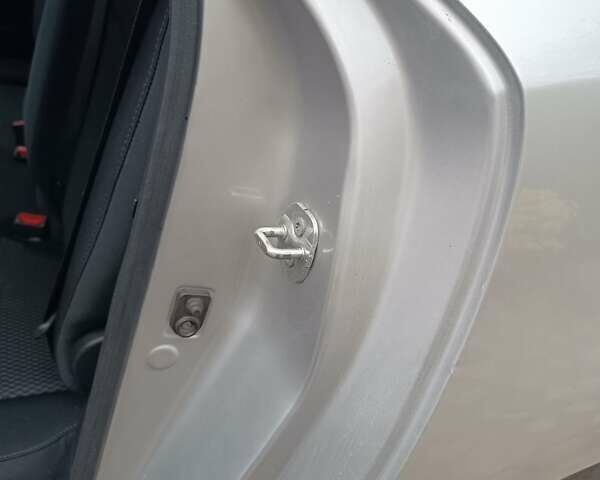 Ниссан Лиф 2014 в Ровно на Automoto.ua Серый Ниссан Лиф, объемом двигателя 0 л и пробегом 118 тыс. км за 5700 $, фото 53 на Automoto.ua