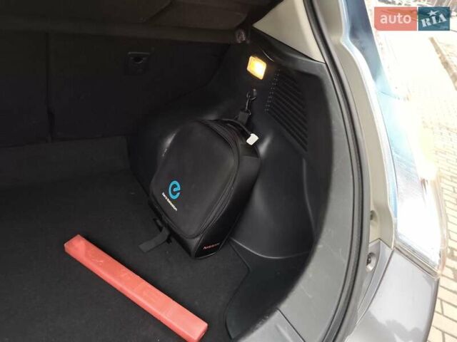 Серый Ниссан Лиф, объемом двигателя 0 л и пробегом 100 тыс. км за 5999 $, фото 53 на Automoto.ua