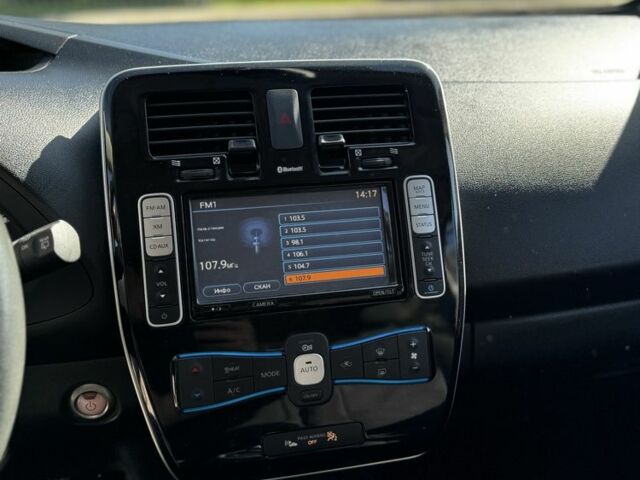 Серый Ниссан Лиф, объемом двигателя 0 л и пробегом 77 тыс. км за 7000 $, фото 6 на Automoto.ua