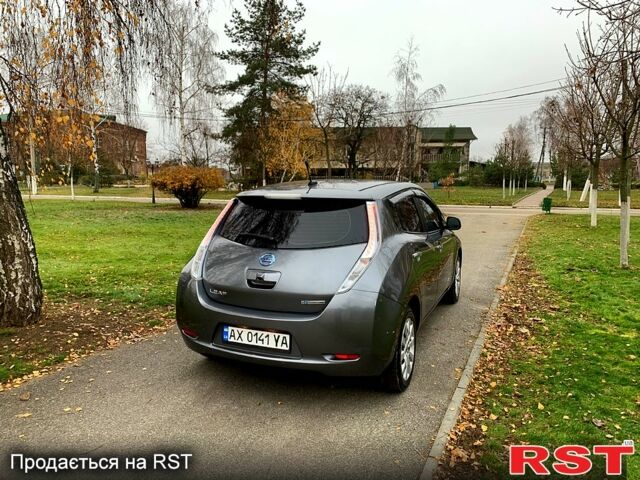 Серый Ниссан Лиф, объемом двигателя 0 л и пробегом 154 тыс. км за 9600 $, фото 4 на Automoto.ua