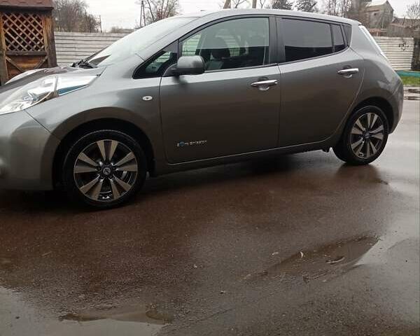 Серый Ниссан Лиф, объемом двигателя 0 л и пробегом 99 тыс. км за 7400 $, фото 3 на Automoto.ua