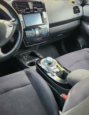 Серый Ниссан Лиф, объемом двигателя 0 л и пробегом 120 тыс. км за 6550 $, фото 27 на Automoto.ua