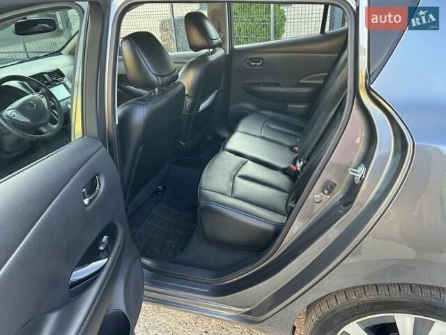 Сірий Ніссан Ліф, об'ємом двигуна 0 л та пробігом 154 тис. км за 8200 $, фото 27 на Automoto.ua
