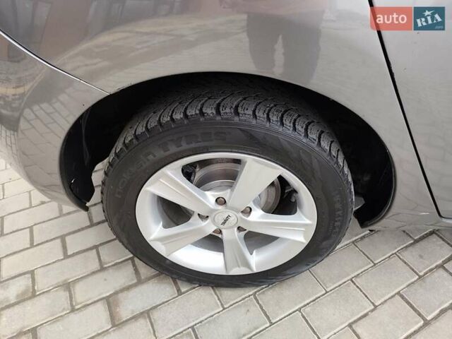 Серый Ниссан Лиф, объемом двигателя 0 л и пробегом 100 тыс. км за 5999 $, фото 15 на Automoto.ua