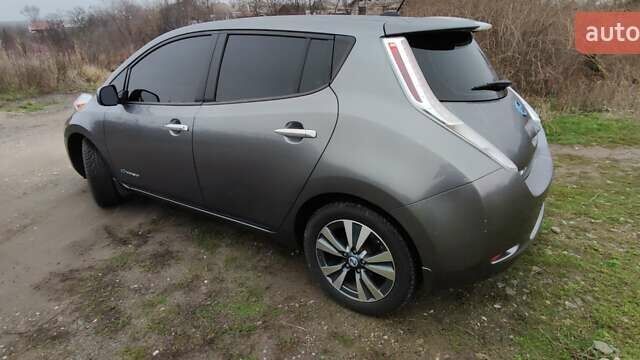 Серый Ниссан Лиф, объемом двигателя 0 л и пробегом 132 тыс. км за 7300 $, фото 1 на Automoto.ua