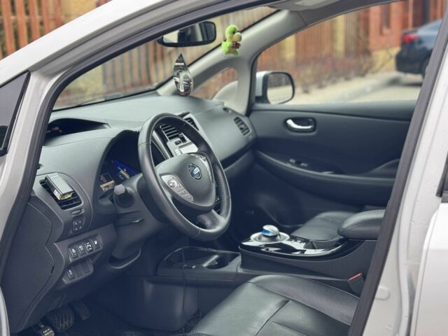 Серый Ниссан Лиф, объемом двигателя 0 л и пробегом 35 тыс. км за 8700 $, фото 8 на Automoto.ua