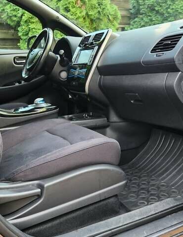 Серый Ниссан Лиф, объемом двигателя 0 л и пробегом 120 тыс. км за 6550 $, фото 35 на Automoto.ua