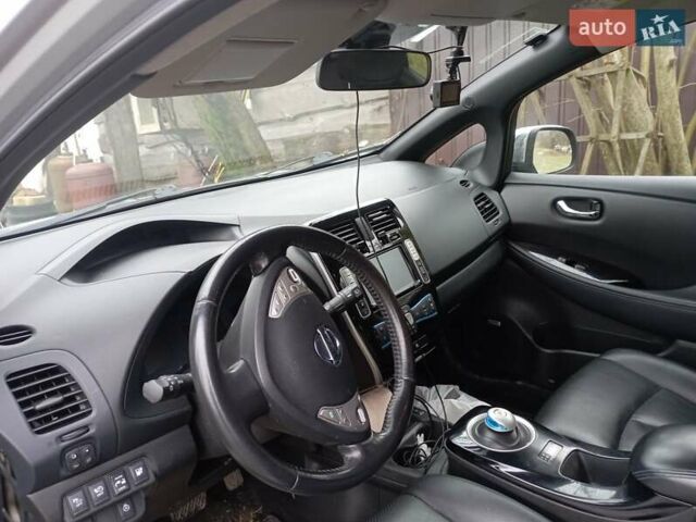 Серый Ниссан Лиф, объемом двигателя 0 л и пробегом 132 тыс. км за 5950 $, фото 19 на Automoto.ua