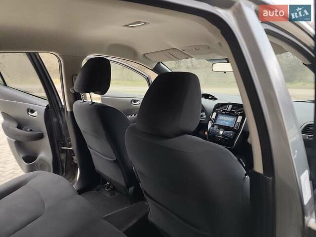 Серый Ниссан Лиф, объемом двигателя 0 л и пробегом 100 тыс. км за 5999 $, фото 51 на Automoto.ua