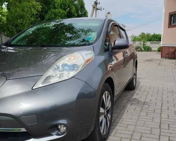 Серый Ниссан Лиф, объемом двигателя 0 л и пробегом 82 тыс. км за 7600 $, фото 2 на Automoto.ua