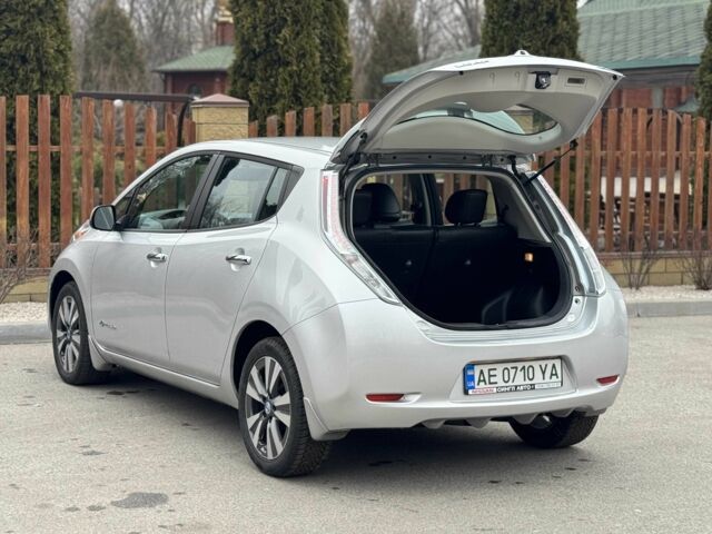 Серый Ниссан Лиф, объемом двигателя 0 л и пробегом 35 тыс. км за 8700 $, фото 6 на Automoto.ua