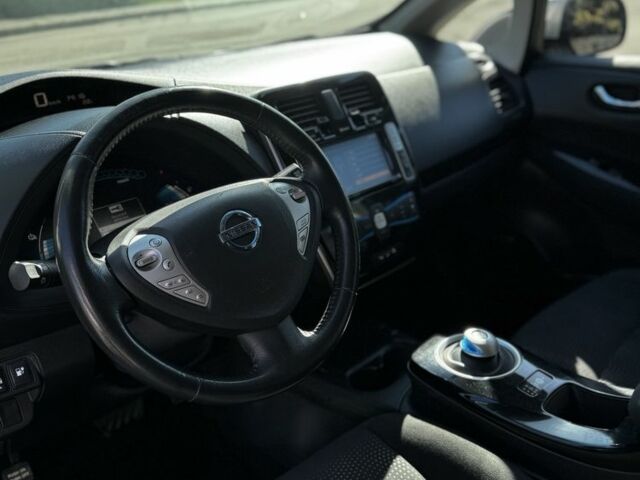 Серый Ниссан Лиф, объемом двигателя 0 л и пробегом 77 тыс. км за 7000 $, фото 4 на Automoto.ua