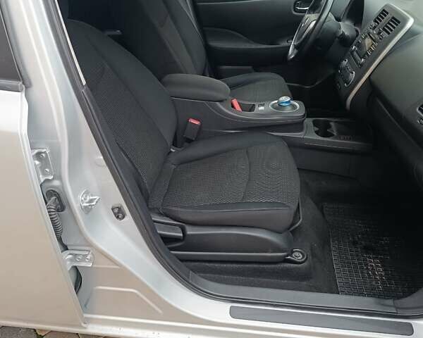 Ниссан Лиф 2014 в Ровно на Automoto.ua Серый Ниссан Лиф, объемом двигателя 0 л и пробегом 118 тыс. км за 5700 $, фото 45 на Automoto.ua