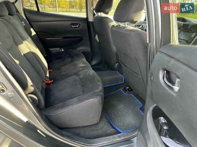 Серый Ниссан Лиф, объемом двигателя 0 л и пробегом 124 тыс. км за 7777 $, фото 9 на Automoto.ua