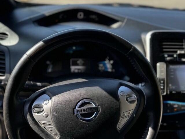 Серый Ниссан Лиф, объемом двигателя 0 л и пробегом 92 тыс. км за 6700 $, фото 7 на Automoto.ua