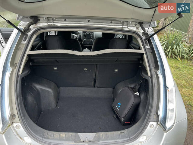 Серый Ниссан Лиф, объемом двигателя 0 л и пробегом 106 тыс. км за 5700 $, фото 8 на Automoto.ua