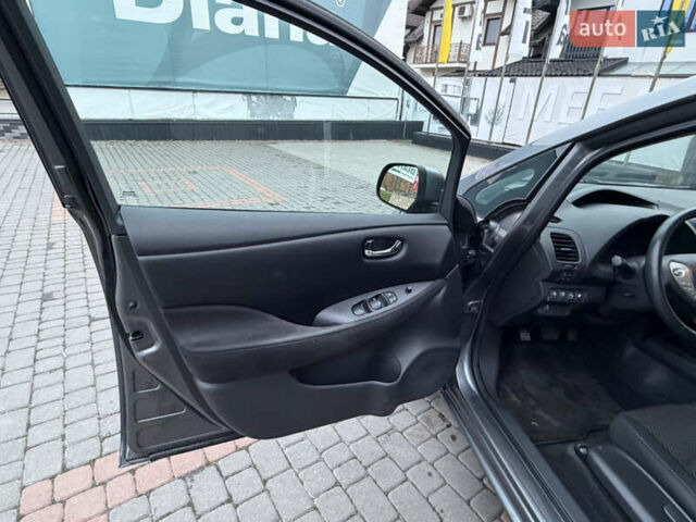 Серый Ниссан Лиф, объемом двигателя 0 л и пробегом 86 тыс. км за 6999 $, фото 30 на Automoto.ua