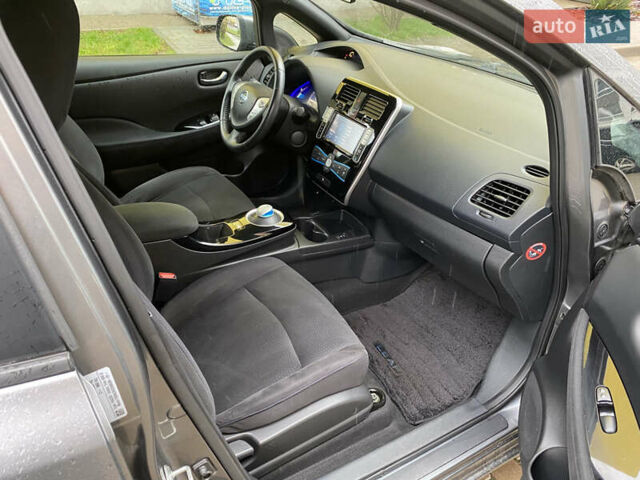 Серый Ниссан Лиф, объемом двигателя 0 л и пробегом 129 тыс. км за 6699 $, фото 12 на Automoto.ua