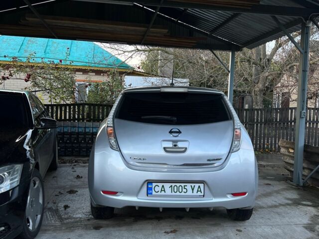 Сірий Ніссан Ліф, об'ємом двигуна 0 л та пробігом 122 тис. км за 8000 $, фото 5 на Automoto.ua