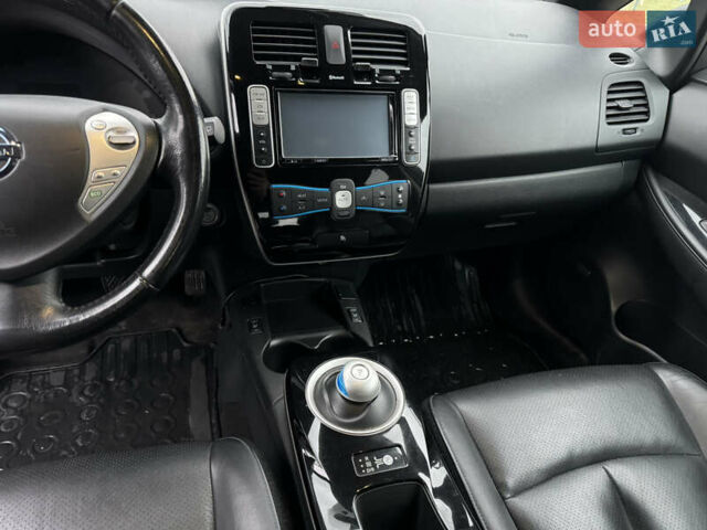 Сірий Ніссан Ліф, об'ємом двигуна 0 л та пробігом 75 тис. км за 7500 $, фото 19 на Automoto.ua