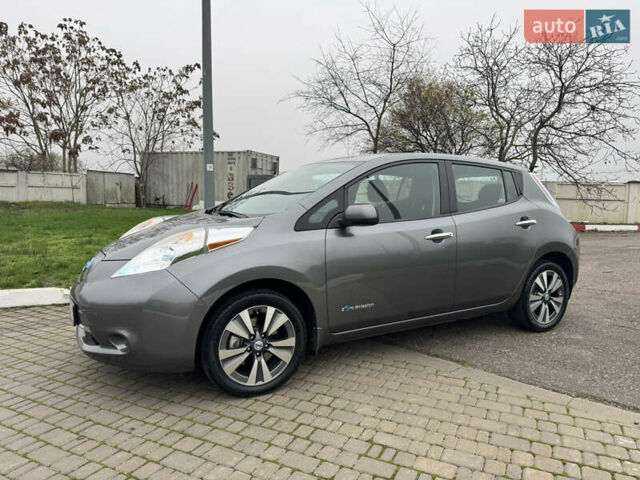 Серый Ниссан Лиф, объемом двигателя 0 л и пробегом 130 тыс. км за 5900 $, фото 4 на Automoto.ua