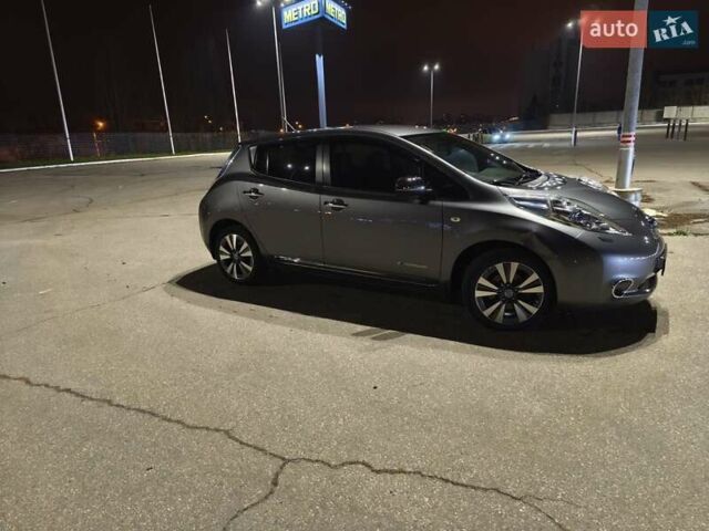 Серый Ниссан Лиф, объемом двигателя 0 л и пробегом 116 тыс. км за 6700 $, фото 2 на Automoto.ua