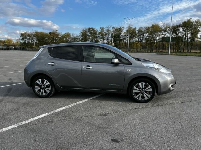 Серый Ниссан Лиф, объемом двигателя 0 л и пробегом 124 тыс. км за 7777 $, фото 3 на Automoto.ua