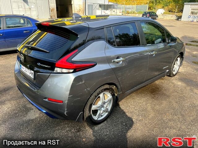 Серый Ниссан Лиф, объемом двигателя 0 л и пробегом 148 тыс. км за 10400 $, фото 4 на Automoto.ua