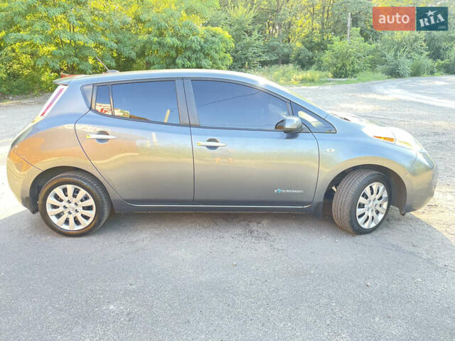 Серый Ниссан Лиф, объемом двигателя 0 л и пробегом 180 тыс. км за 6500 $, фото 5 на Automoto.ua