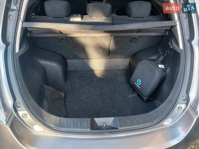 Сірий Ніссан Ліф, об'ємом двигуна 0 л та пробігом 142 тис. км за 7200 $, фото 13 на Automoto.ua