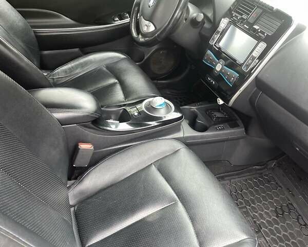 Сірий Ніссан Ліф, об'ємом двигуна 0 л та пробігом 148 тис. км за 6400 $, фото 1 на Automoto.ua