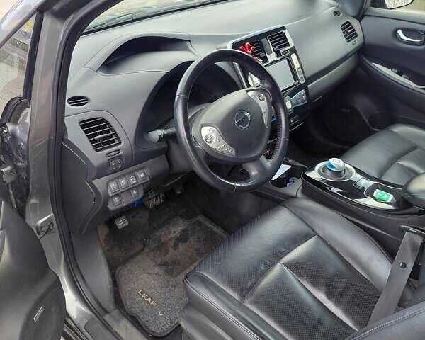 Серый Ниссан Лиф, объемом двигателя 0 л и пробегом 145 тыс. км за 7350 $, фото 18 на Automoto.ua