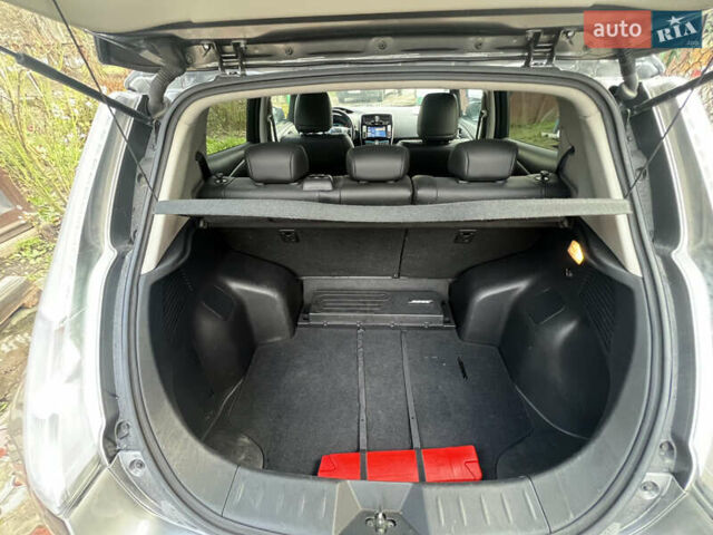 Серый Ниссан Лиф, объемом двигателя 0 л и пробегом 143 тыс. км за 6900 $, фото 17 на Automoto.ua