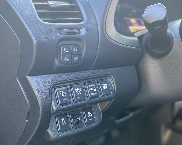 Серый Ниссан Лиф, объемом двигателя 0 л и пробегом 135 тыс. км за 6800 $, фото 25 на Automoto.ua