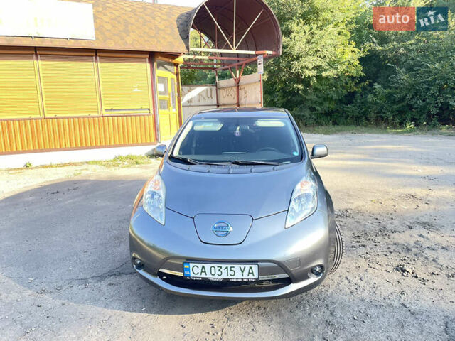 Серый Ниссан Лиф, объемом двигателя 0 л и пробегом 180 тыс. км за 6500 $, фото 4 на Automoto.ua