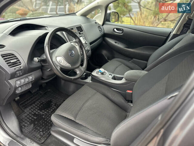 Серый Ниссан Лиф, объемом двигателя 0 л и пробегом 99 тыс. км за 6900 $, фото 10 на Automoto.ua