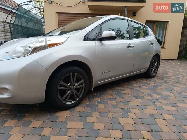 Ниссан Лиф 2014 в Ровно на Automoto.ua Серый Ниссан Лиф, объемом двигателя 0 л и пробегом 118 тыс. км за 5700 $, фото 28 на Automoto.ua